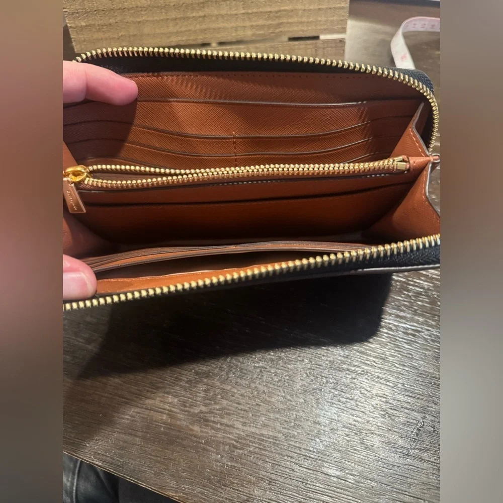 Kate Spade Black and Gray Patterned Wallet - Picture 4 of 9